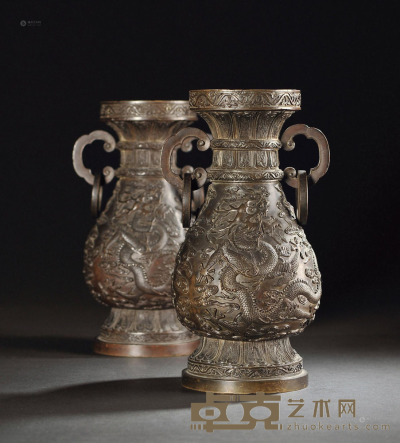 清乾隆 浮雕云龙纹活环铜瓶 （一对） 高27cm