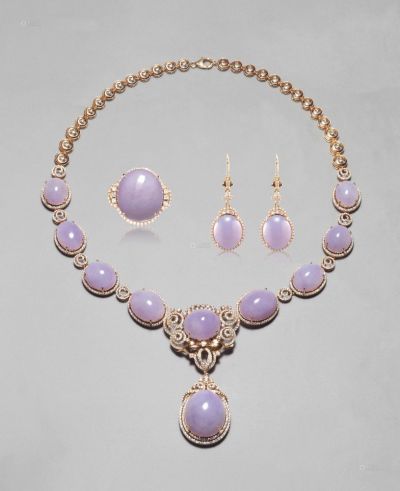 天然紫翡翠配钻石项链、吊耳环及戒指套装