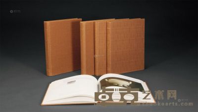 1968-1974年作 1976年作 限量编号精装《鲍尔珍藏中国陶瓷》四册全 限量编号精装《鲍尔珍藏中国玉器》一册全 