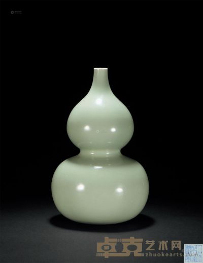 清乾隆 豆青釉葫芦瓶 高31.8cm
