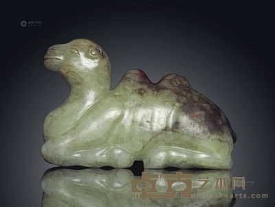 17/18世纪 A CELADON AND BROWN JADE MODEL OF A CAMEL 宽7.6cm