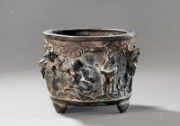 清中期 铜人物筒式三足炉