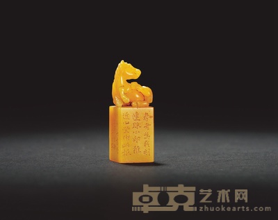 清·田黄石马钮方章 1.4×1.4×3.9cm 14g