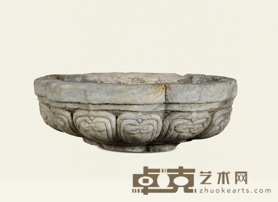 明·青白石莲瓣纹葵口石盆 61×51×22 cm