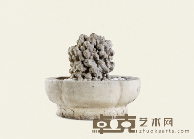 清·汉白玉海棠形如意足石盆连珊瑚石 33×29×38cm