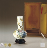 清乾隆·料胎画珐琅花开富贵长颈瓶