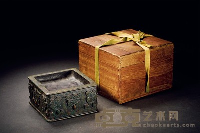 清乾隆·御铭仿青铜器端砚 13.2×12.8×6.8cm