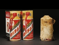 约60年代初五星牌贵州茅台酒（土陶瓶），约1983年飞天牌贵州茅台酒（黄釉瓶）