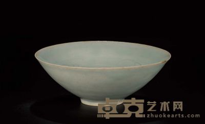 湖田窑青白釉刻花碗 口径 1 7 . 5 厘米 高 6 厘米