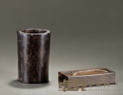紫檀笔筒 黄花梨砚 笔筒 直径7.5厘米 高度11厘米；砚 11.2×5×2.5厘米