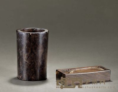 紫檀笔筒 黄花梨砚 笔筒 直径7.5厘米 高度11厘米;砚 11.2×5×2.5厘米