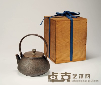 日本·雨宫金寿堂造嵌银铁壶 高:17.8cm长:16.5cm