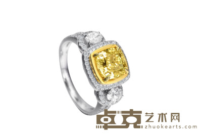 女王权杖.2.00克拉垫形中彩黄色VS1净度钻石戒指 总重量5.68克。黄钻2.00克拉