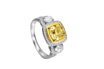女王权杖.2.00克拉垫形中彩黄色VS1净度钻石戒指