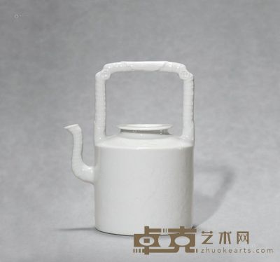 清 嘉庆/道光 白釉刻菊石翠竹图提梁壶 高15cm