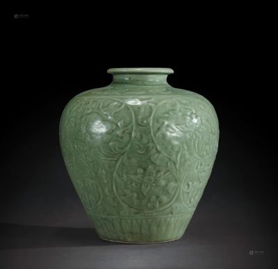 明初 15世纪 龙泉窑青釉刻缠枝莲花纹罐
