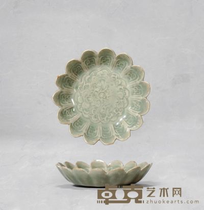 北宋 耀州窑 青釉菊瓣印花盘 直径9.8cm