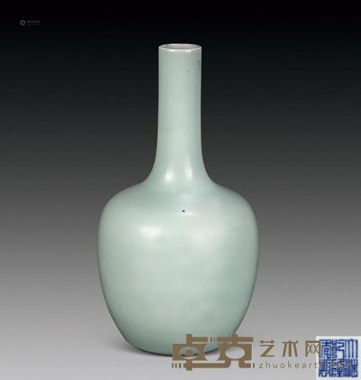 清 青釉天球瓶 高34cm
