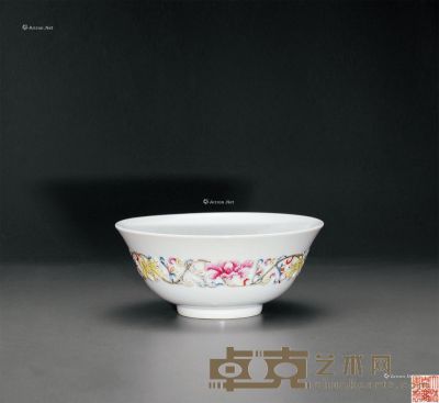 清嘉庆 粉彩雕瓷花卉碗 直径17cm