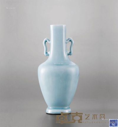 清雍正 天蓝釉双耳瓶 高30.5cm