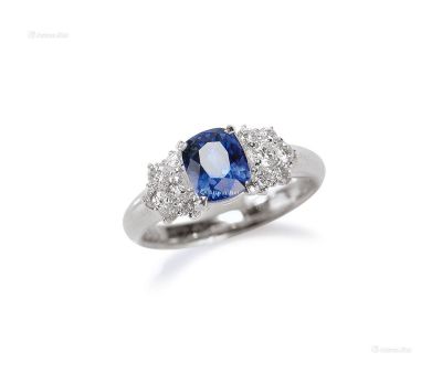 天然椭圆刻面型蓝宝石戒指