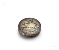 唐 西元8世纪 银鎏金錾花鱼子地鸳鸯纹圆盒