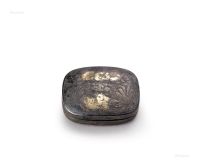 唐 西元8世纪 银鎏金錾刻鱼子地鸳鸯纹小方盒