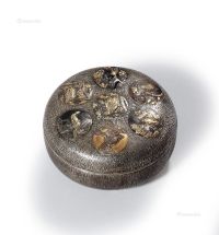 日本  明治时期 银胎嵌七团花花鸟纹圆盒