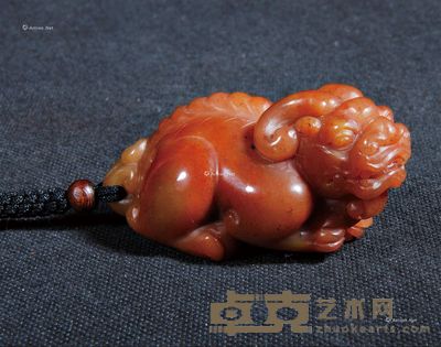 寿山石雕瑞兽手把件 --