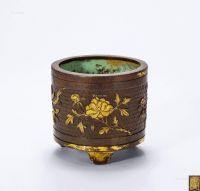 明 “胡文明制”铜鎏金花卉纹筒式炉