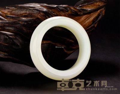 青白玉籽料手镯 内径5.82cm；镯面宽2.05cm；重138.1g