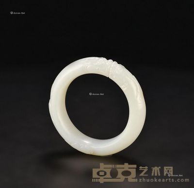 黄皮白玉籽料“双龙”手镯 内径5.6cm；镯面宽1.8cm；重104.5g