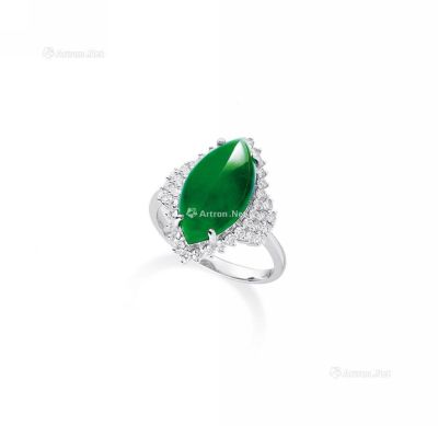 天然满绿随型翡翠配钻石戒指