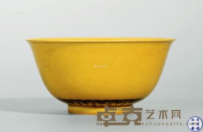 清顺治 黄釉暗刻龙纹紫彩莲瓣纹碗 直径12.6cm