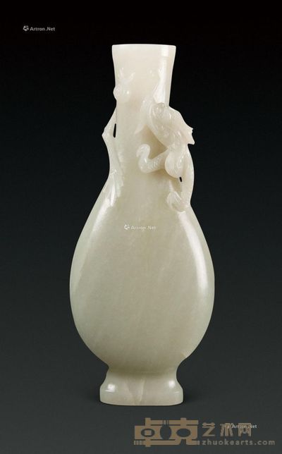 18世纪 青白玉“玉龙戏珠”瓶 高18.3cm；宽7.5cm；T3.6cm