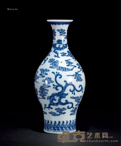 清乾隆 青花香草龙纹橄榄瓶 高28.0cm