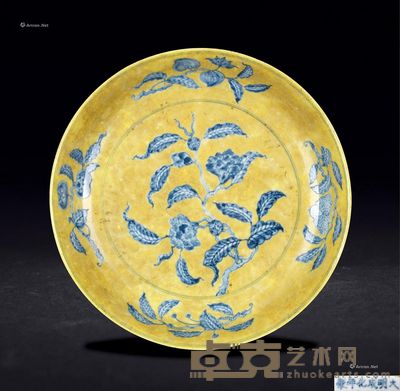 明成化 黄地青花折枝花卉纹大盘 直径30.6cm