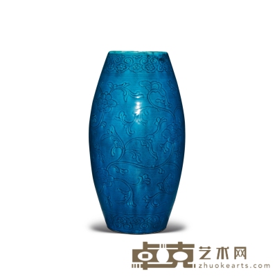 清乾隆·孔雀蓝釉刻花缠枝花卉纹橄榄瓶 高：39cm