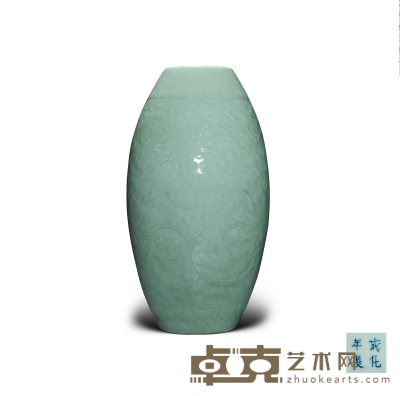 清乾隆·青釉刻花缠枝莲纹橄榄瓶 高：37cm