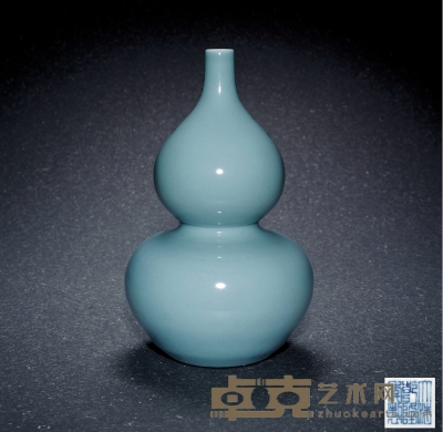 清·天蓝釉葫芦瓶 高：33.8cm