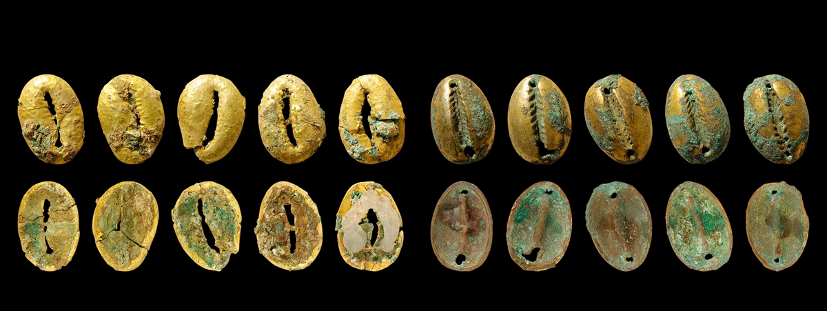 lot:5584 商·包金,鎏金铜贝一组十枚