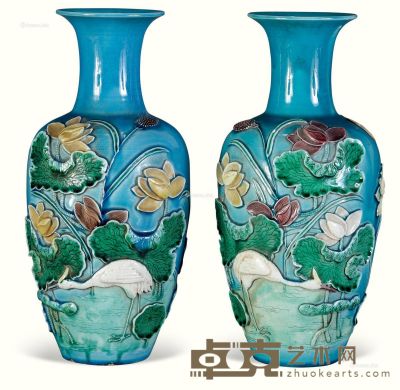 清光绪 蓝地雕荷花瓶 （两件） 高24cm