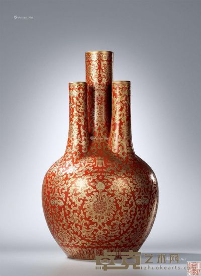 清嘉庆 珊瑚红地描金缠枝西番莲托寿字纹五管瓶 高31.6cm