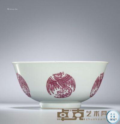 清晚期 胭脂红地团凤纹碗 直径14.5cm