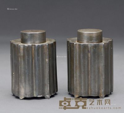 锡制菱花形茶叶罐 (一对) 高9.5cm;直径7cm