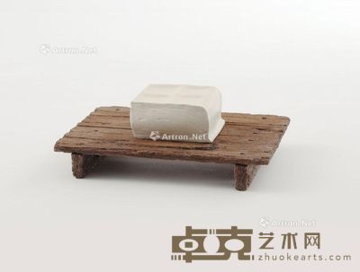 2007 一块柔软的云 硬陶 13.5×19×2.8(木板)6.5×6.8×3.3(豆腐)