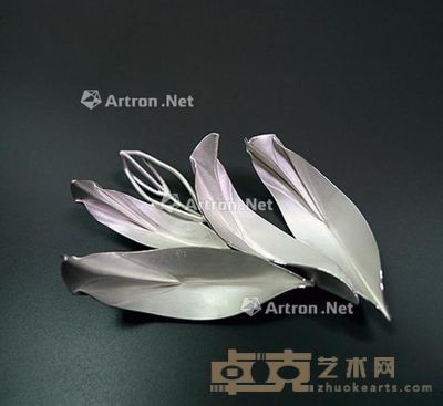 廖建清 《缀瓣》胸针 --