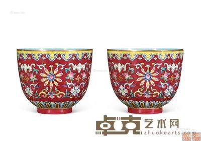 清乾隆 胭脂地粉彩缠枝花卉杯 （一对） 直径8.5cm；高7cm