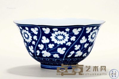 清雍正 蓝地留白菊纹葵花式碗 直径19.2cm