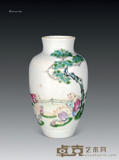 清乾隆 粉彩婴戏图小瓶 高13cm